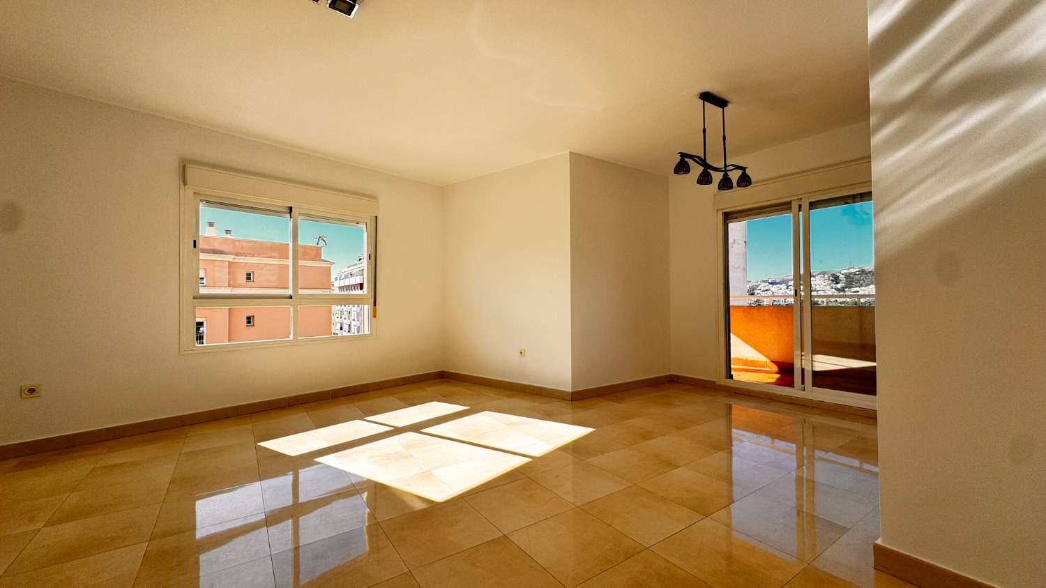 Amplio piso en zona Chaparil