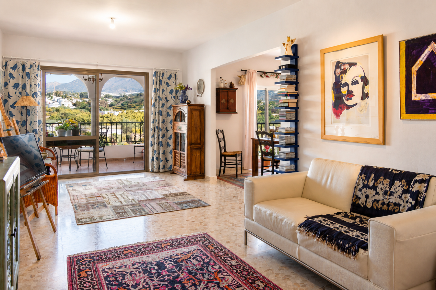 Exclusivo ático con terraza privada con azotea en pleno centro de Nerja