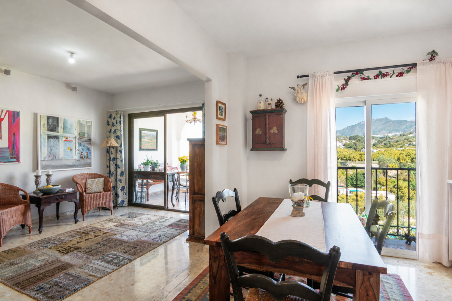 Exclusivo ático con terraza privada con azotea en pleno centro de Nerja