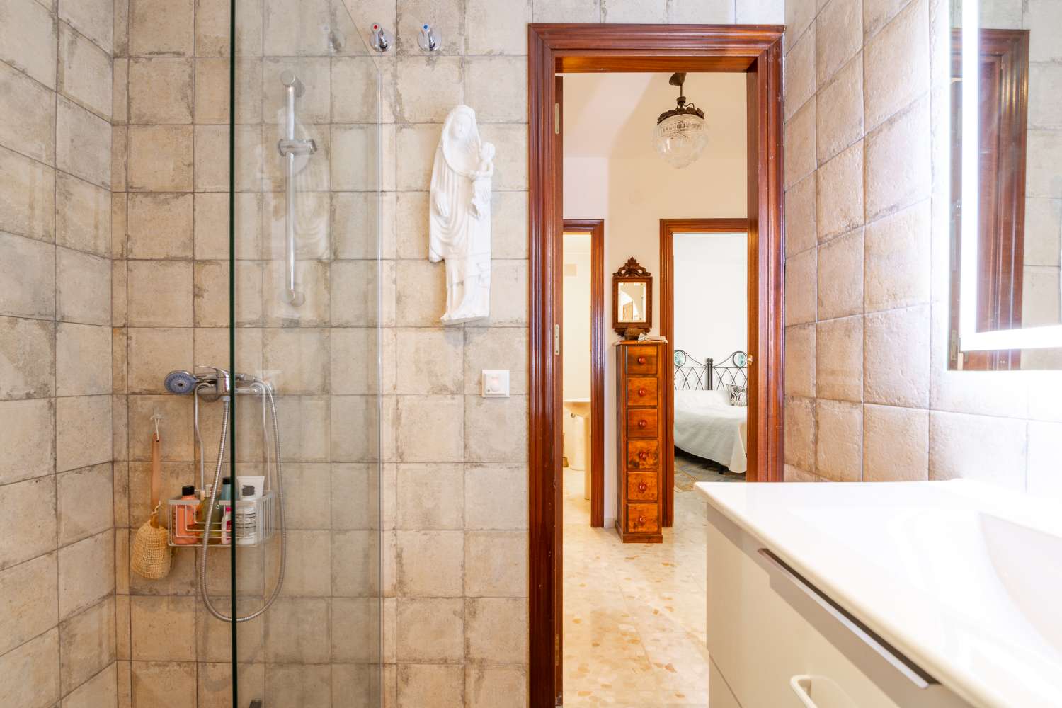 Exclusivo ático con terraza privada con azotea en pleno centro de Nerja