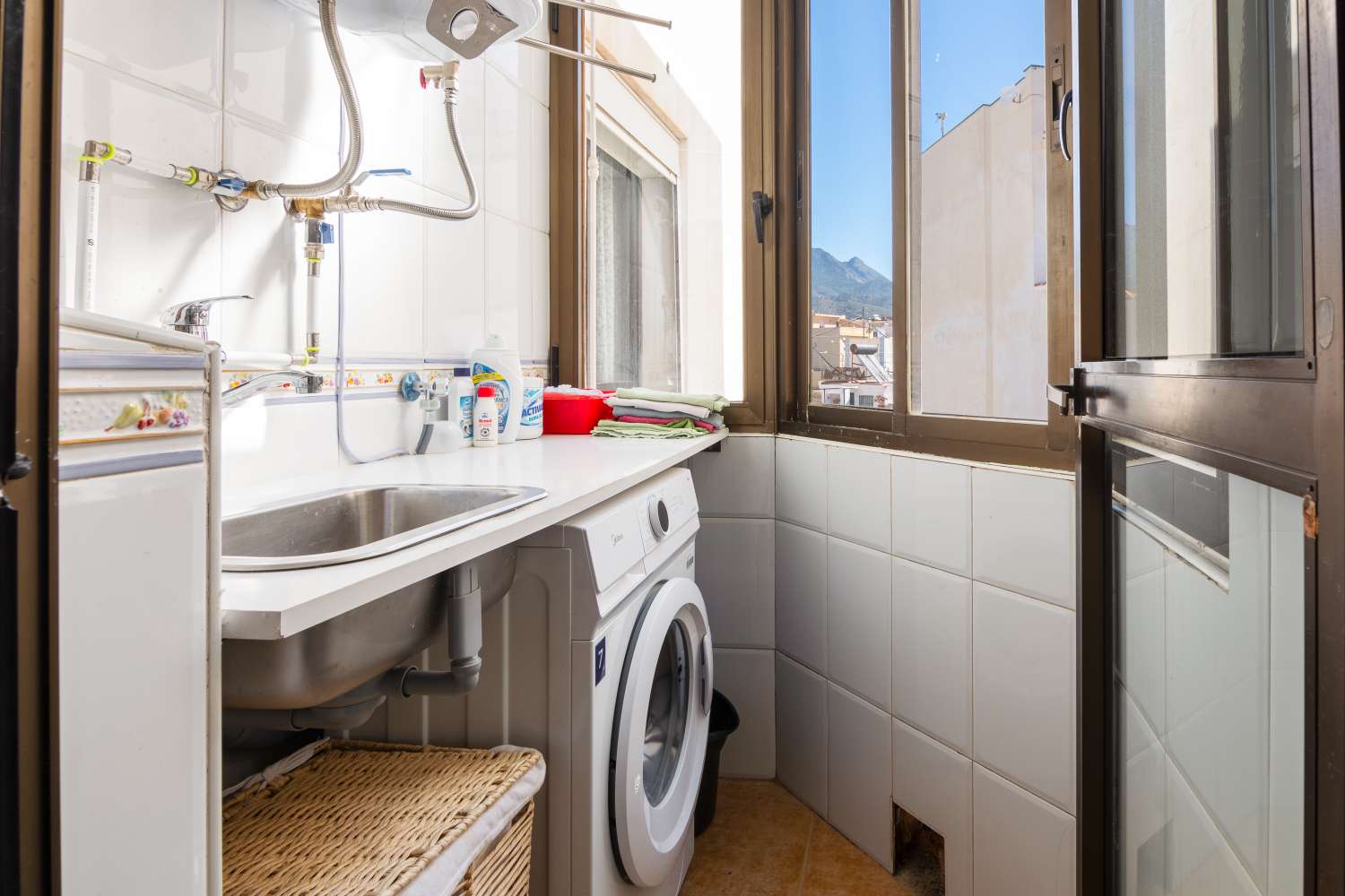 Exclusivo ático con terraza privada con azotea en pleno centro de Nerja