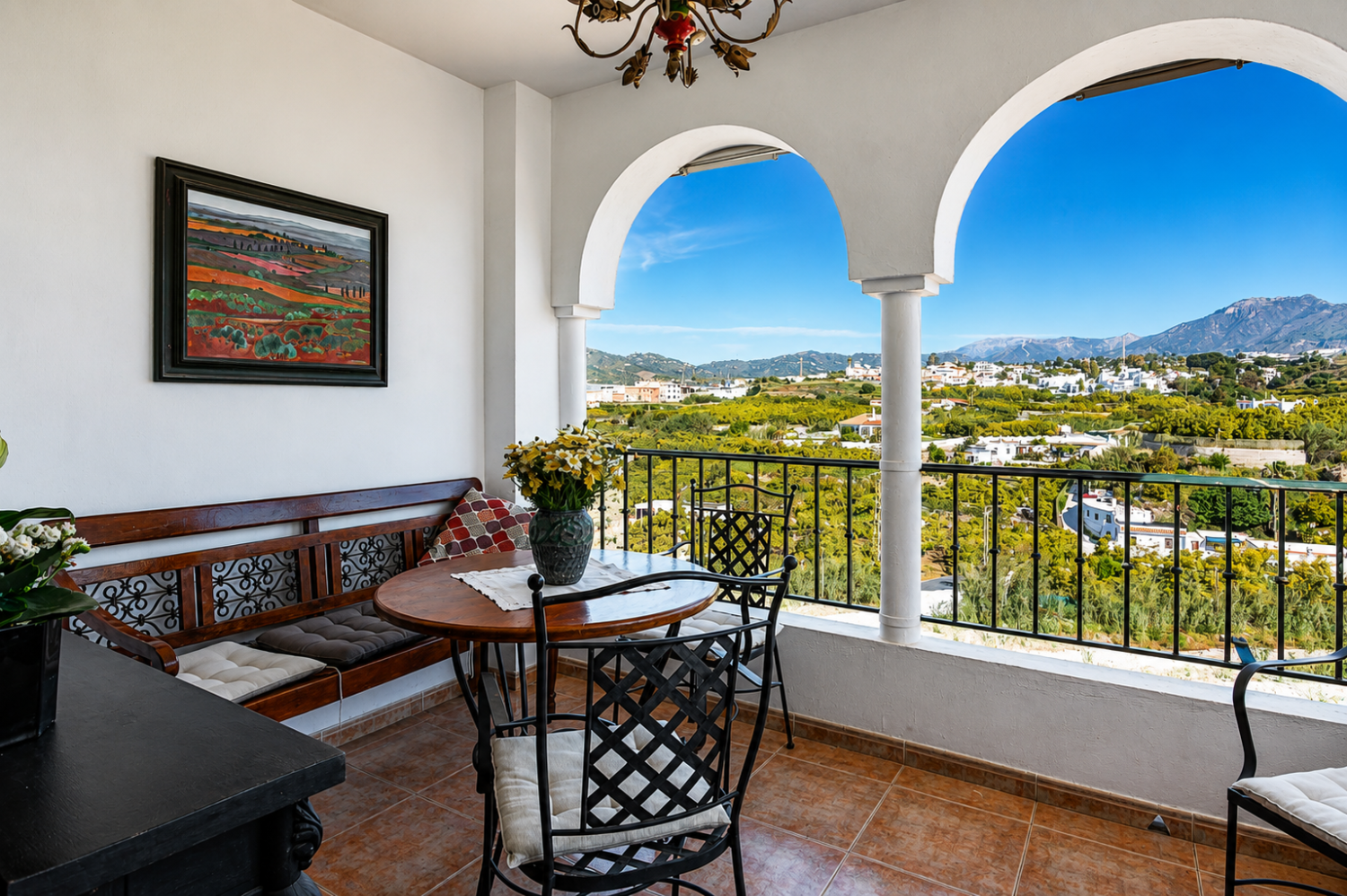 Exclusivo ático con terraza privada con azotea en pleno centro de Nerja