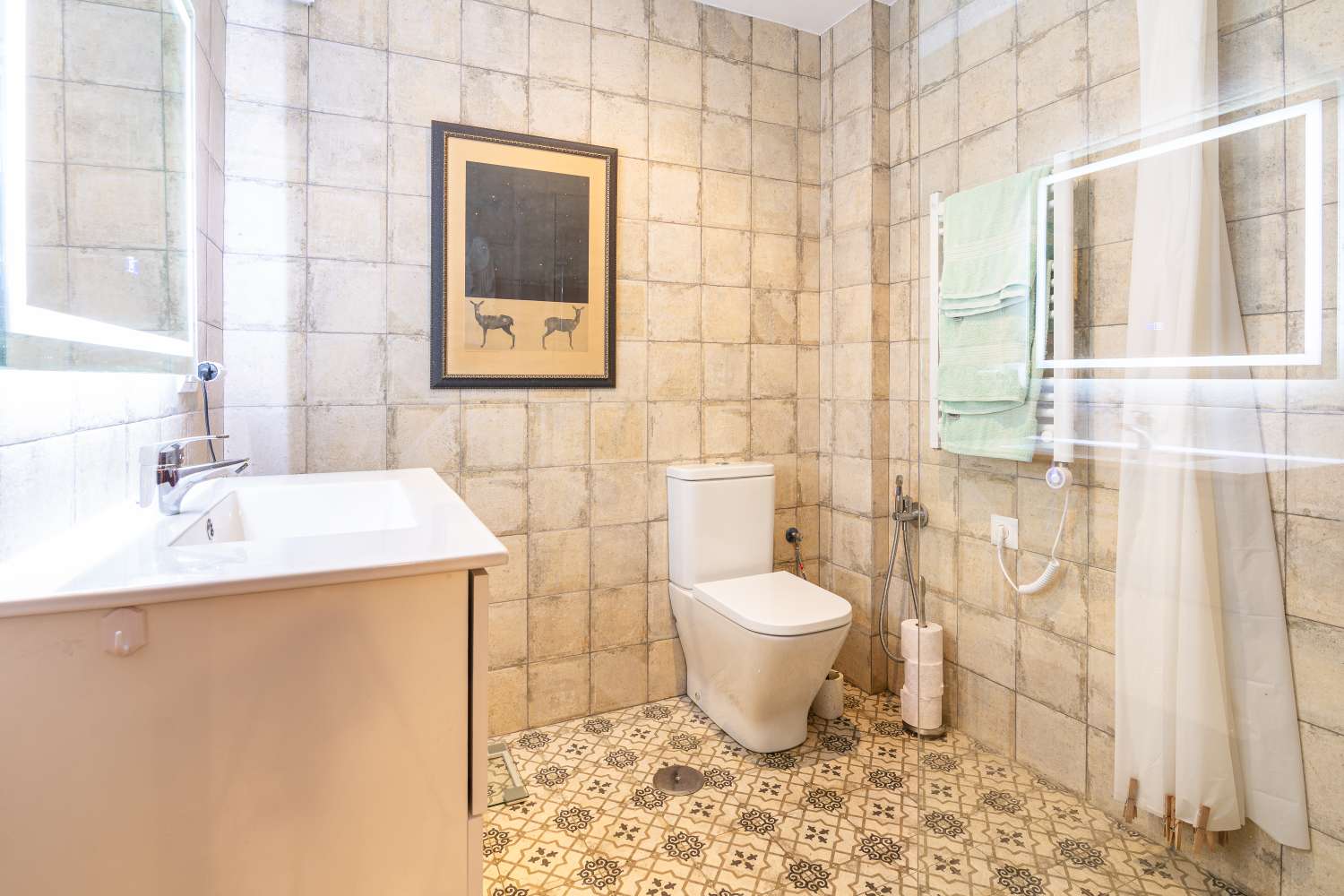 Exclusivo ático con terraza privada con azotea en pleno centro de Nerja