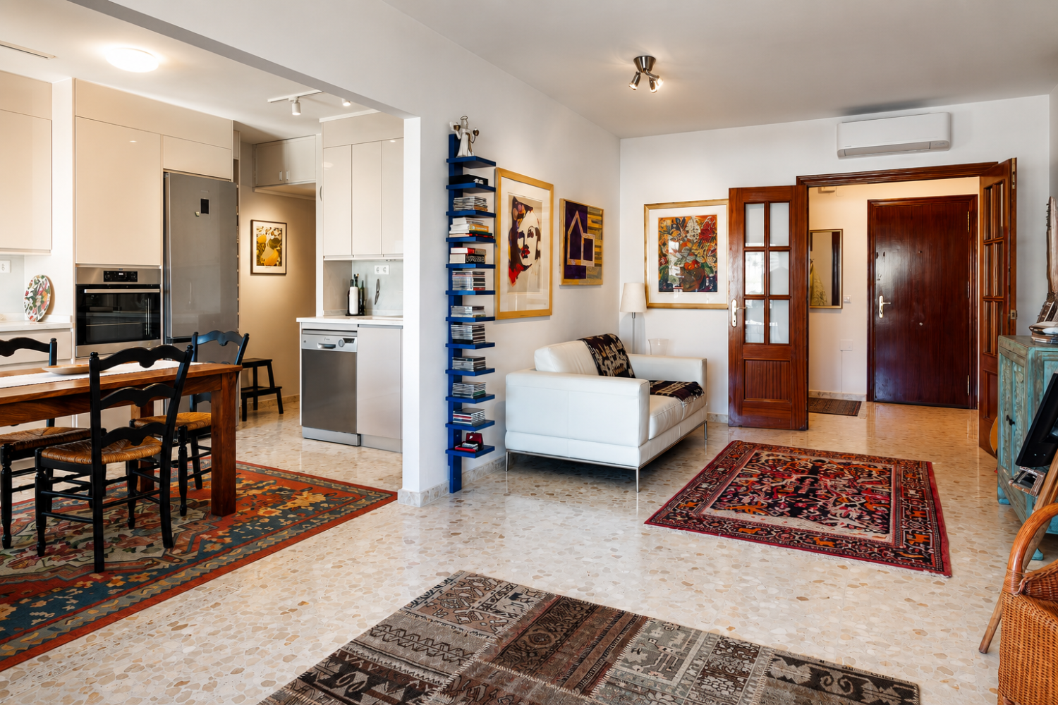 Exclusivo ático con terraza privada con azotea en pleno centro de Nerja