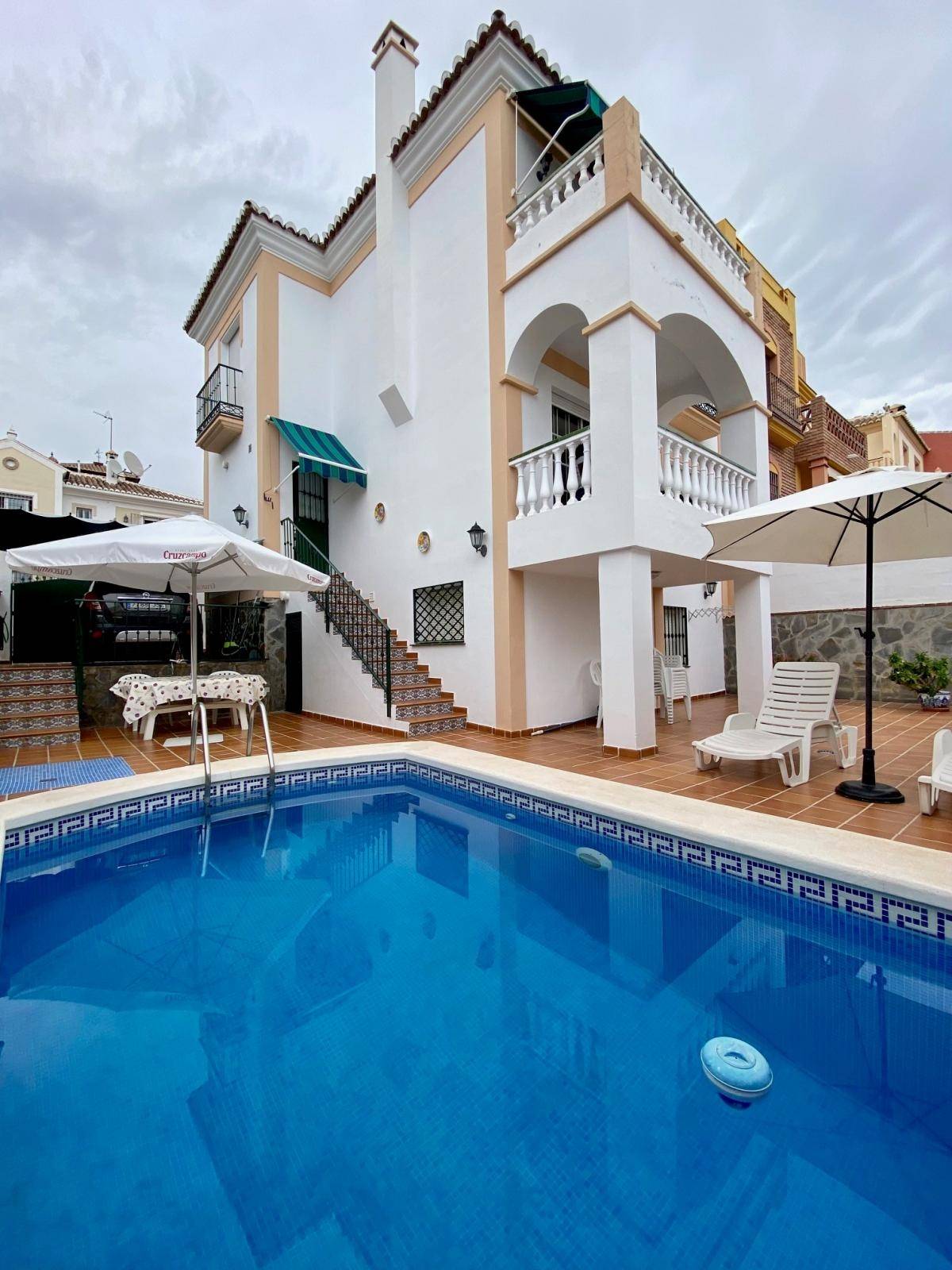 Preciosa villa semi-adosada por la zona de Almijara