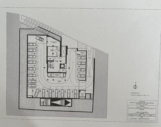 Project of apartments and parking spaces