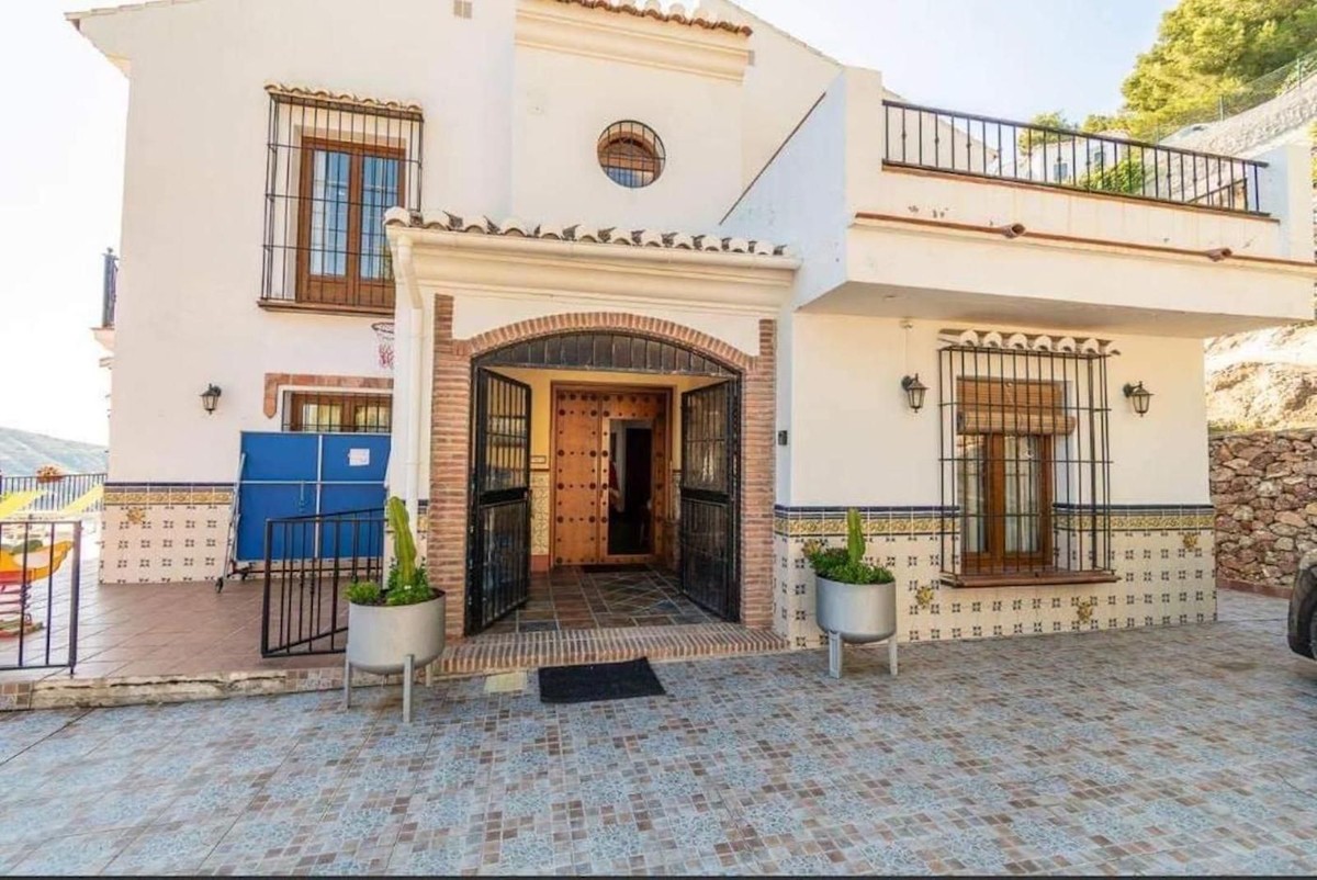 Villa for sale in Frigiliana