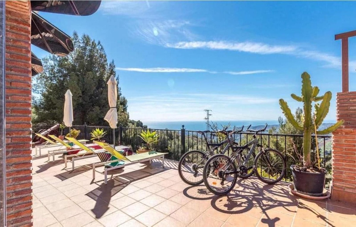 Villa for sale in Frigiliana
