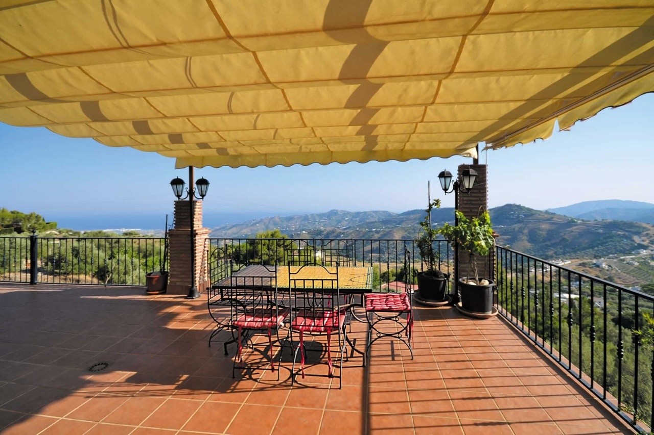 Villa for sale in Frigiliana