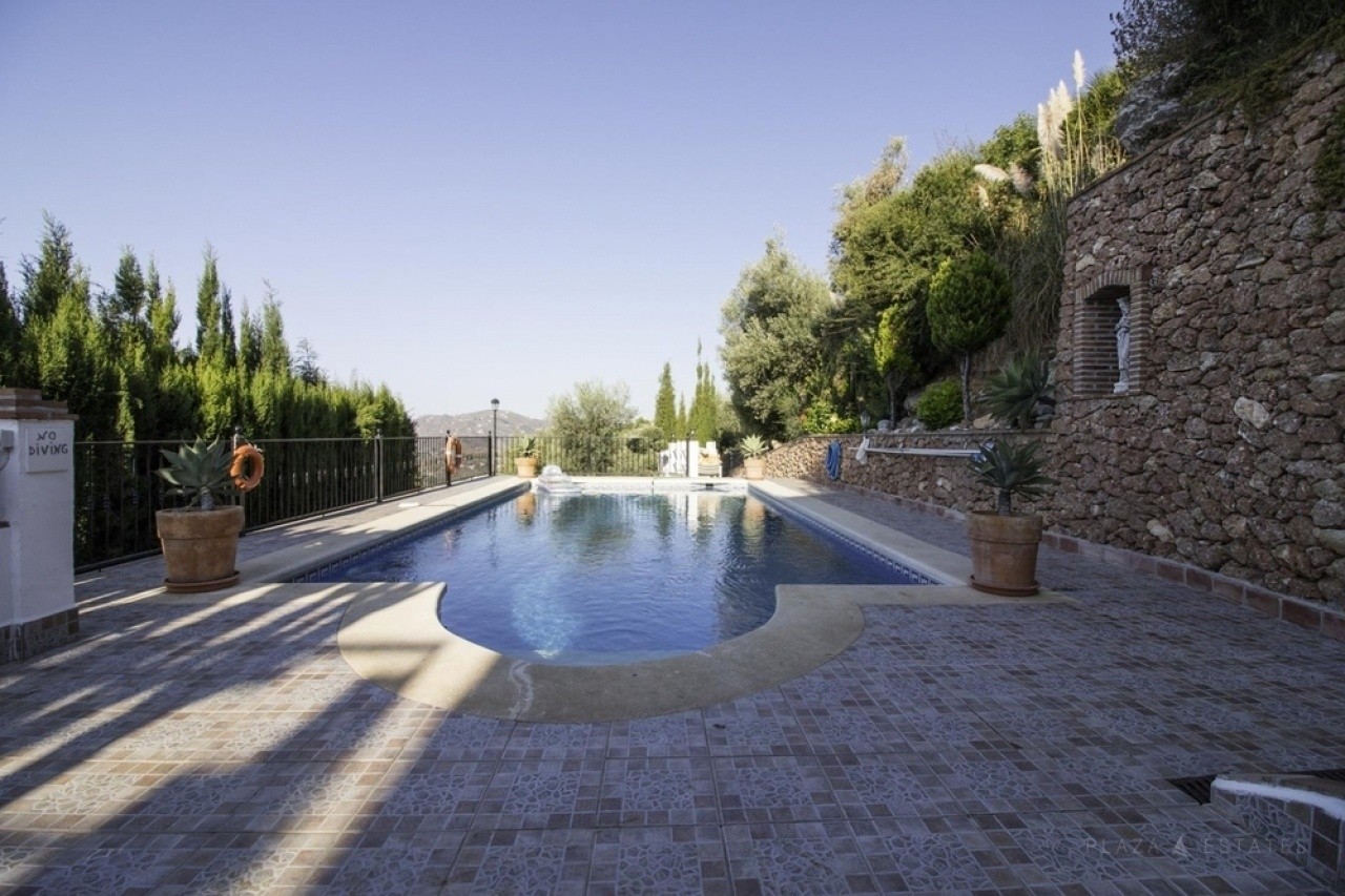 Villa for sale in Frigiliana
