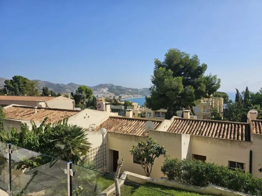 Villa for sale in Almuñécar