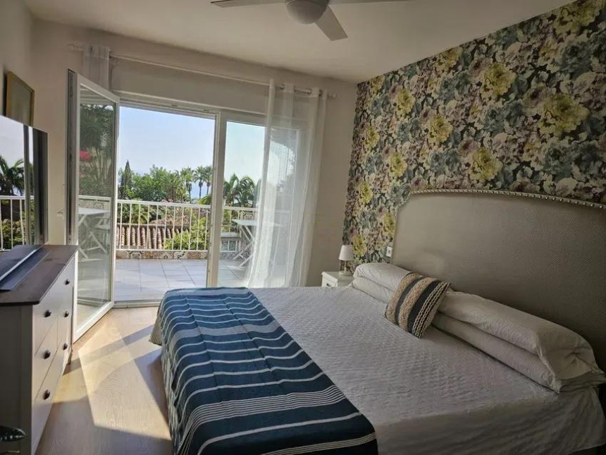 Villa for sale in Almuñécar