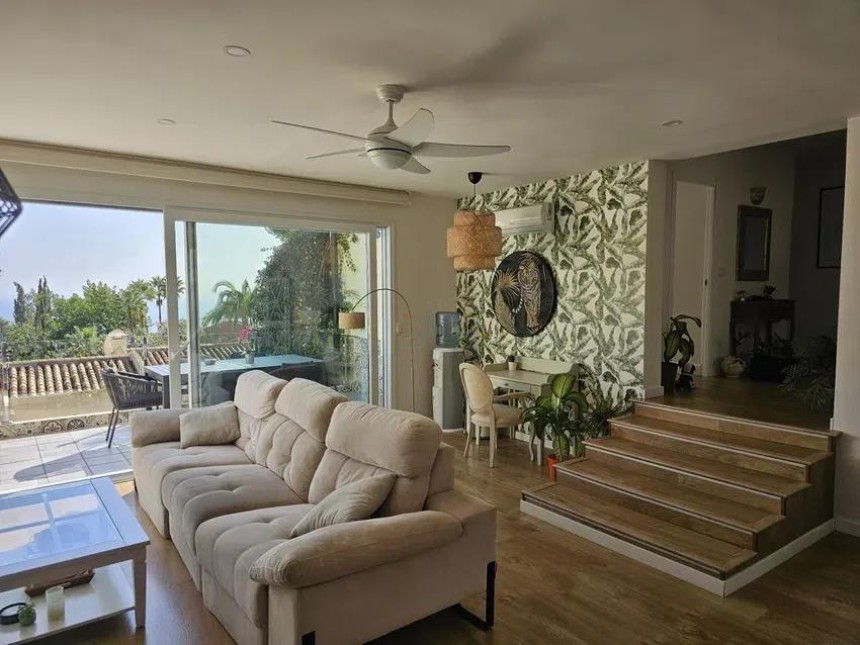 Villa for sale in Almuñécar