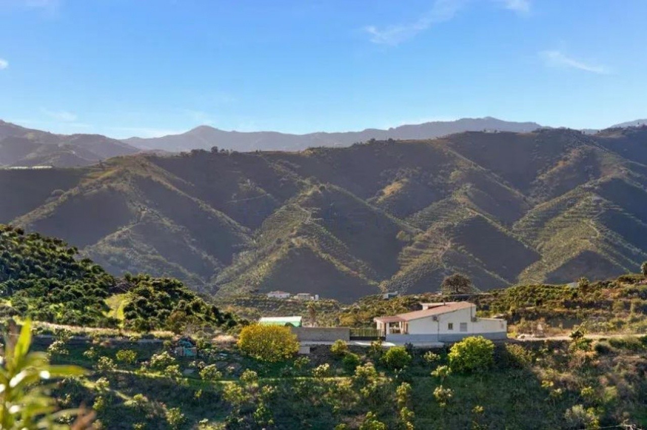 Villa for sale in Benamargosa