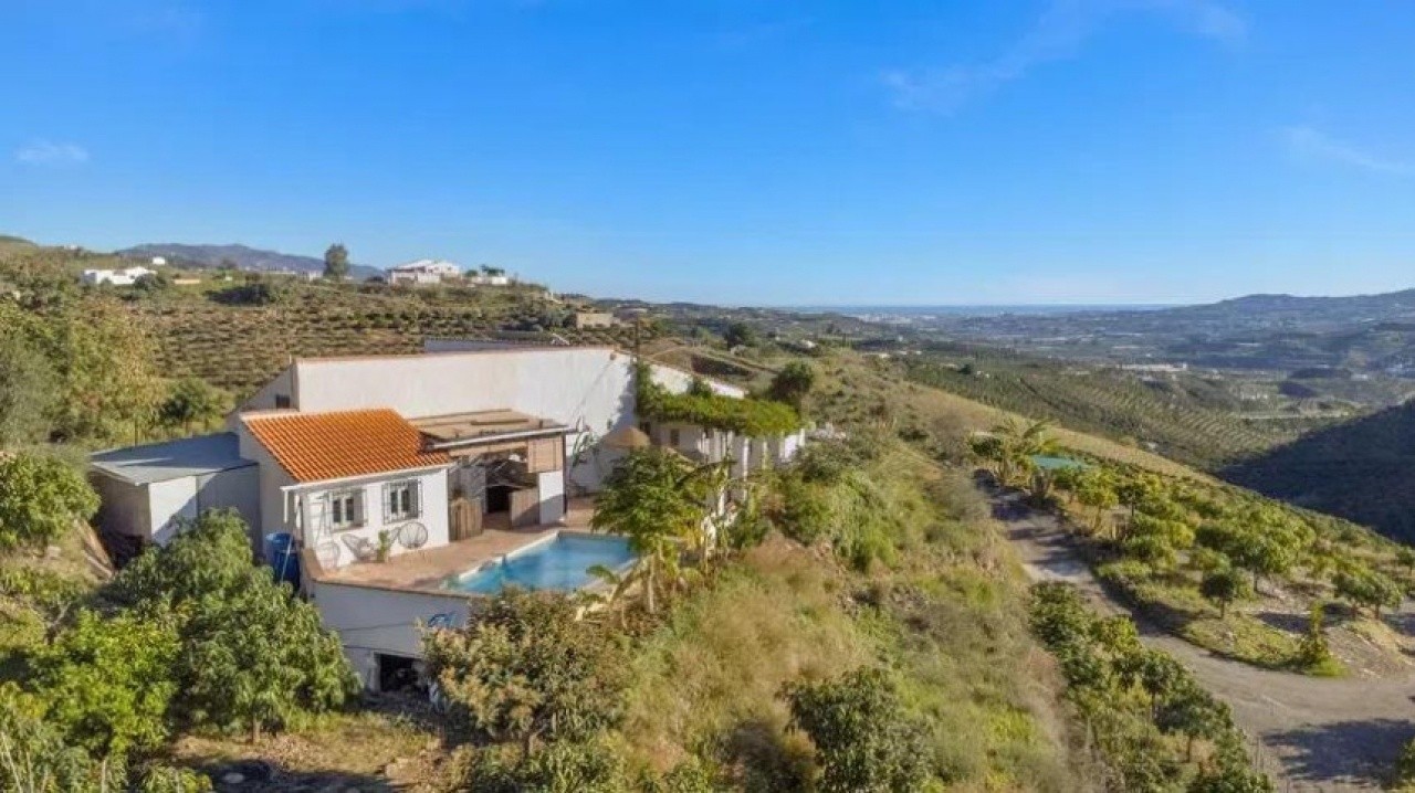 Villa for sale in Benamargosa