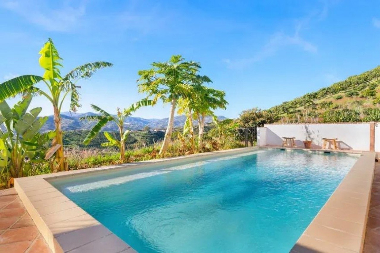 Villa for sale in Benamargosa