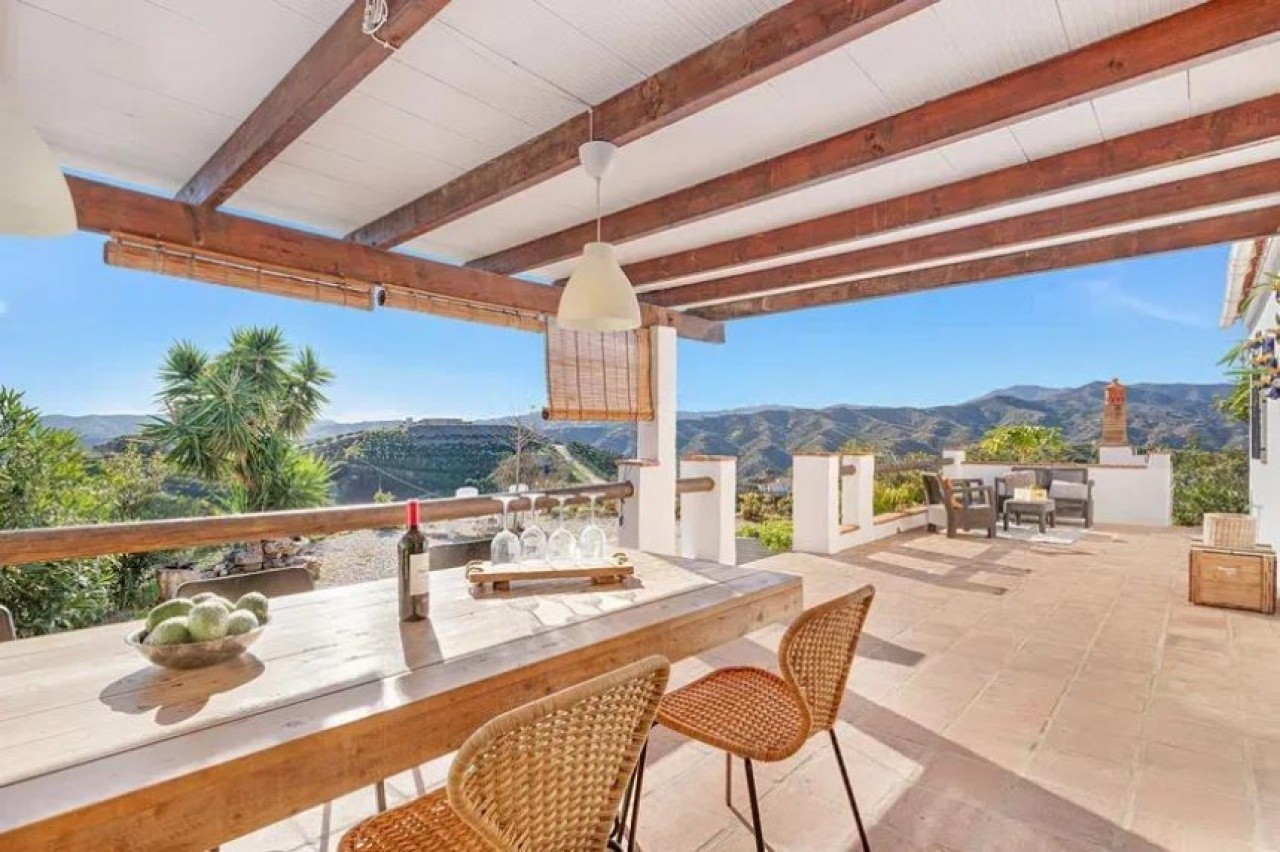 Villa for sale in Benamargosa