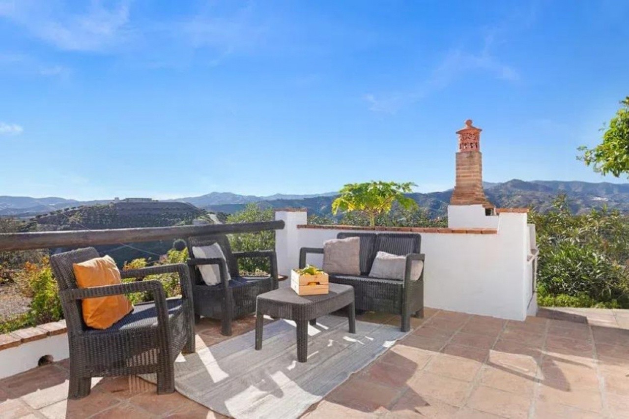 Villa for sale in Benamargosa
