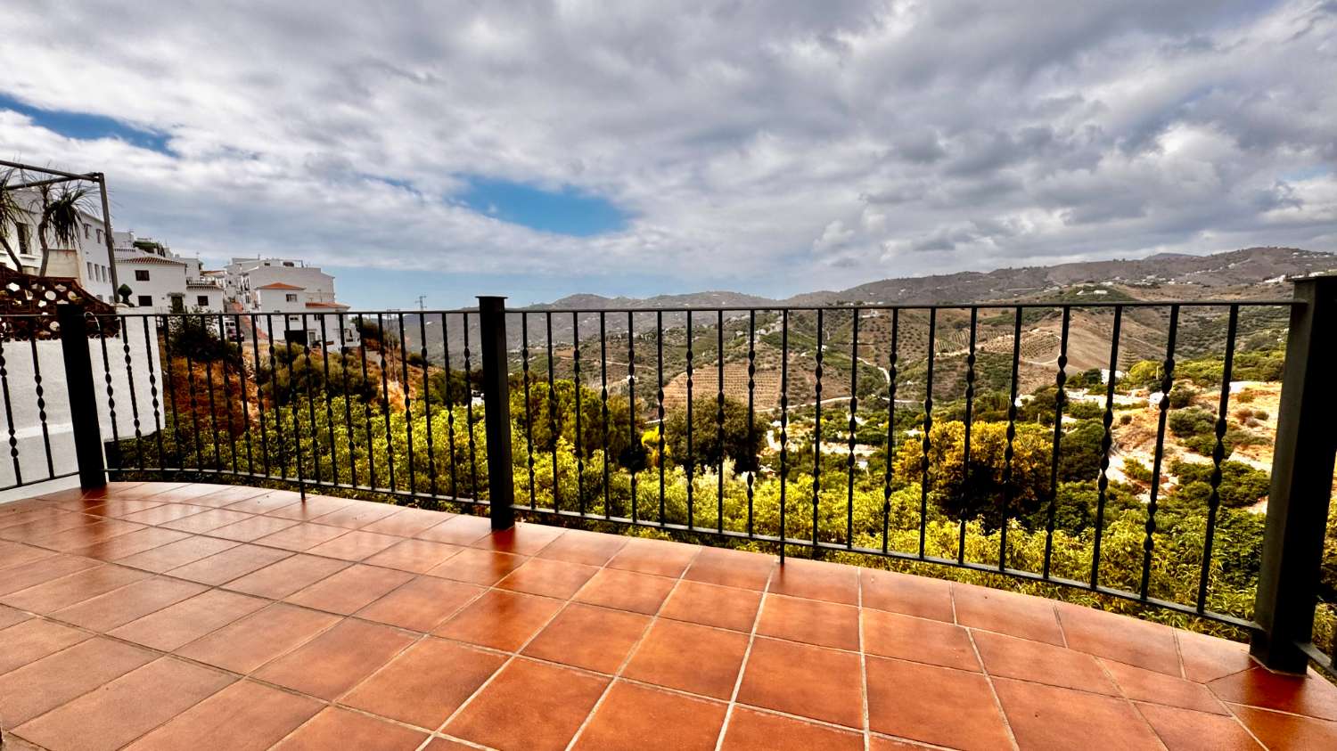 Renovierte Erdgeschosswohnung in Frigiliana – Langzeitmiete