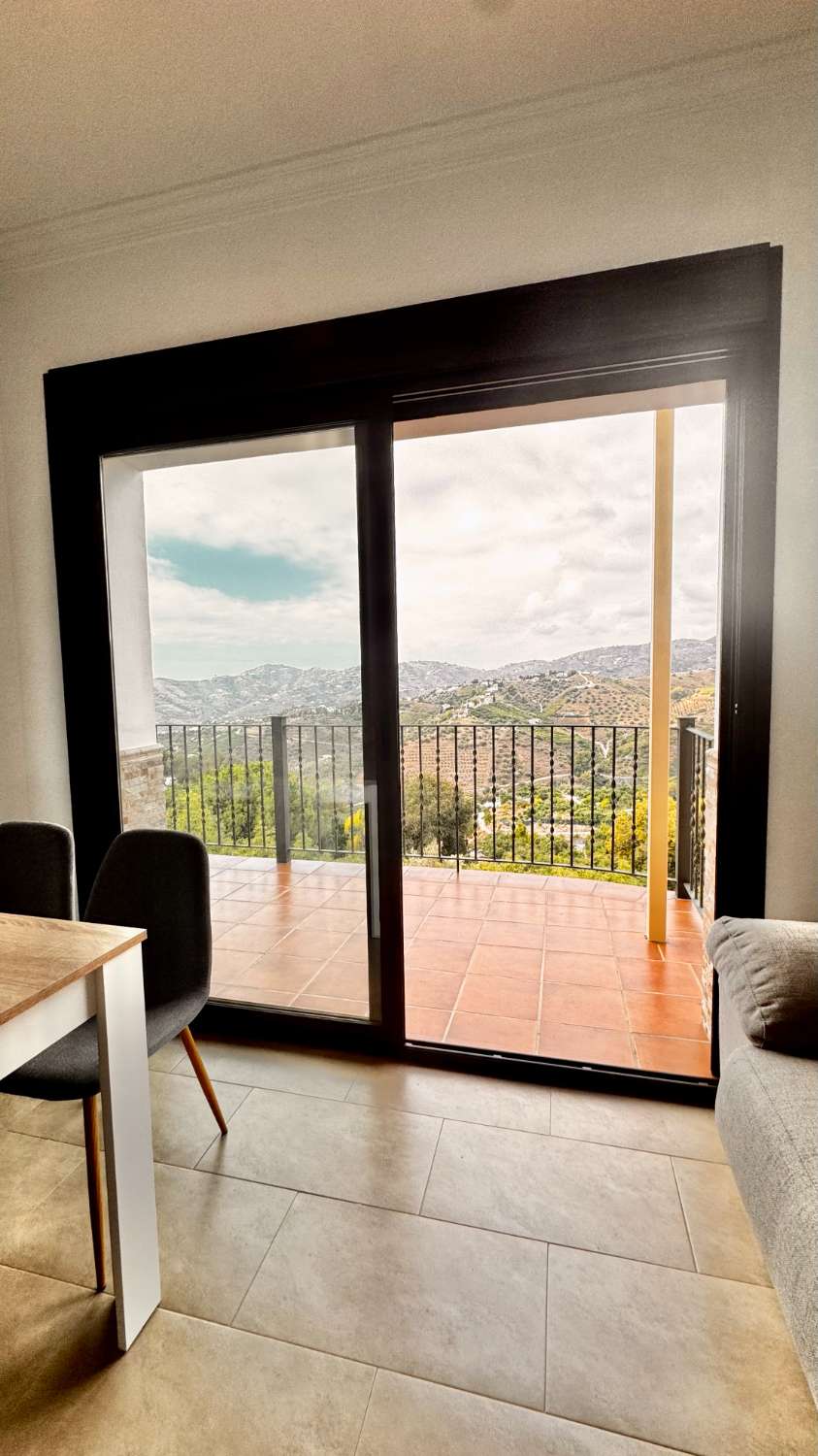 Renovierte Erdgeschosswohnung in Frigiliana – Langzeitmiete