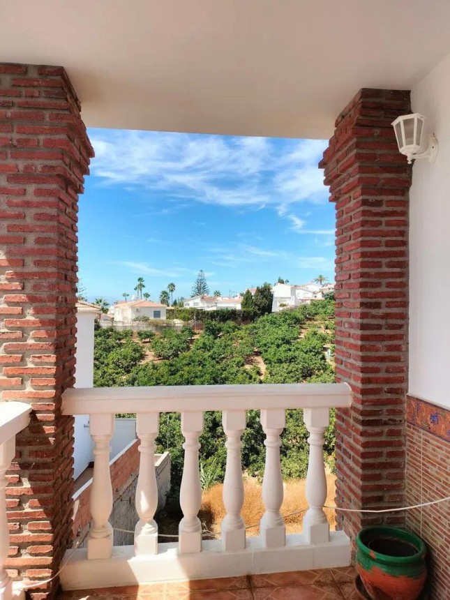 Villa en venta en Benajarafe