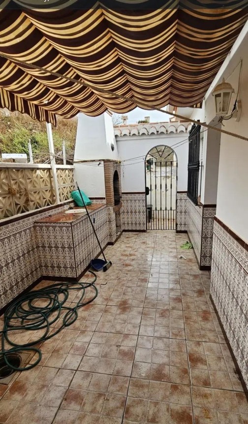 Villa en venta en Benajarafe